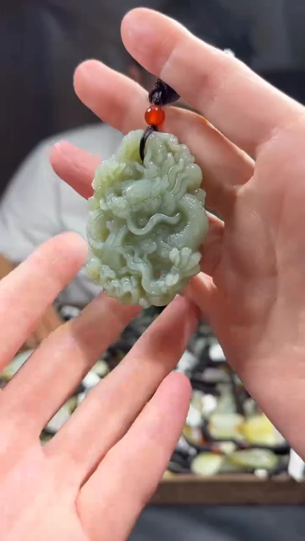 和田玉未镶嵌颈饰`