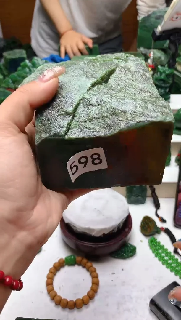 未镶嵌和田玉（碧玉）摆件1