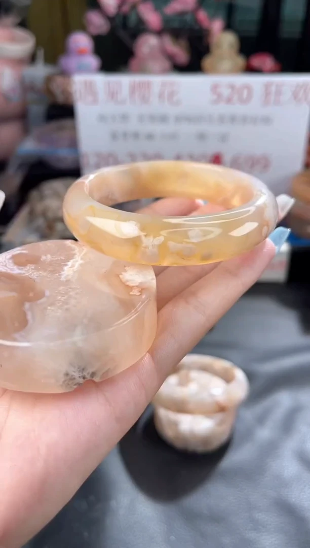 石英质玉手镯未镶嵌56