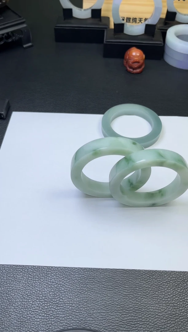 定制翡翠手镯未镶嵌不退不换