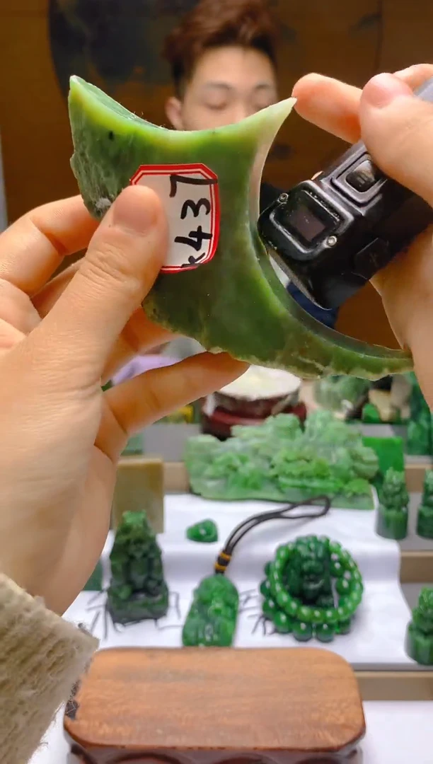 和田玉（碧玉）未镶嵌珠宝半成品437