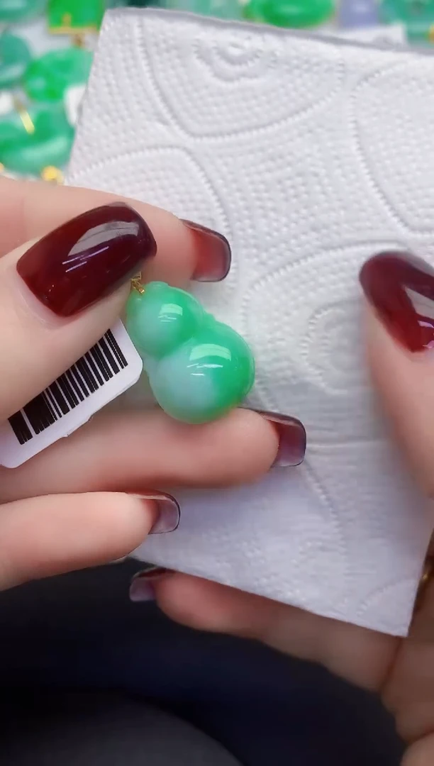 颈饰18K金镶嵌翡翠缅甸天然翡翠a货