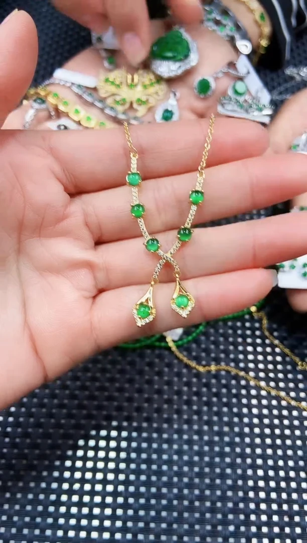 【闪购商品】翡翠颈饰未镶嵌111111111