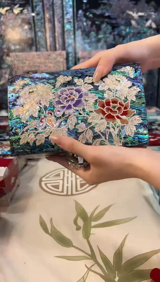 鱼锁七彩贝底·弘贝雅螺钿漆器文化馆