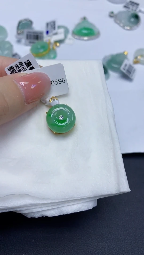 颈饰未镶嵌翡翠天然缅甸翡翠A货多样性发一件