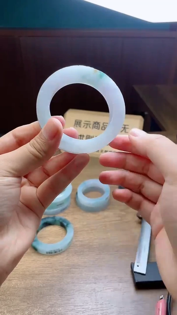 定制翡翠手镯未镶嵌开***?定制