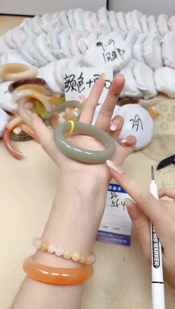未镶嵌手镯石英质玉90/56.4