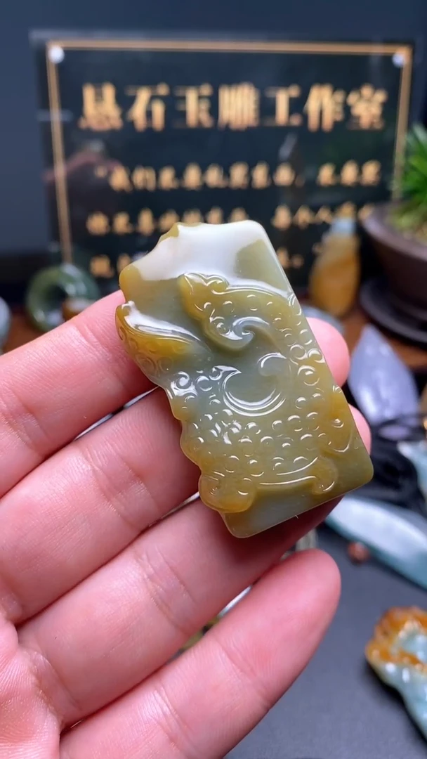 吊坠(不含链)未镶嵌翡翠凤纹方牌