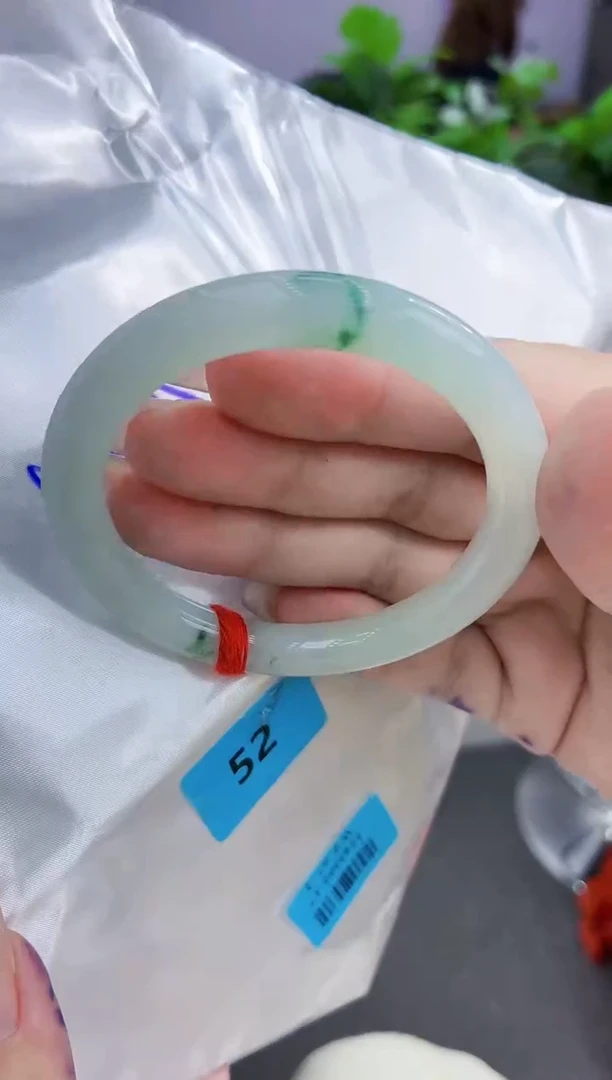 翡翠手镯未镶嵌翡翠手镯
