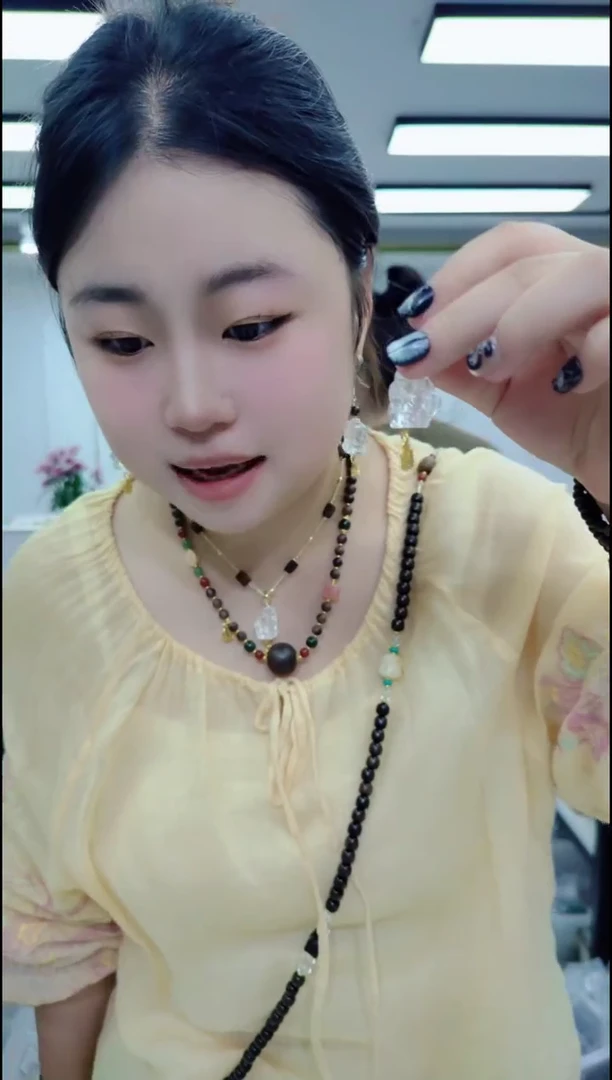 2819白色雕刻九尾