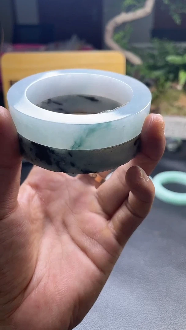 定制翡翠手镯未镶嵌发上面一件