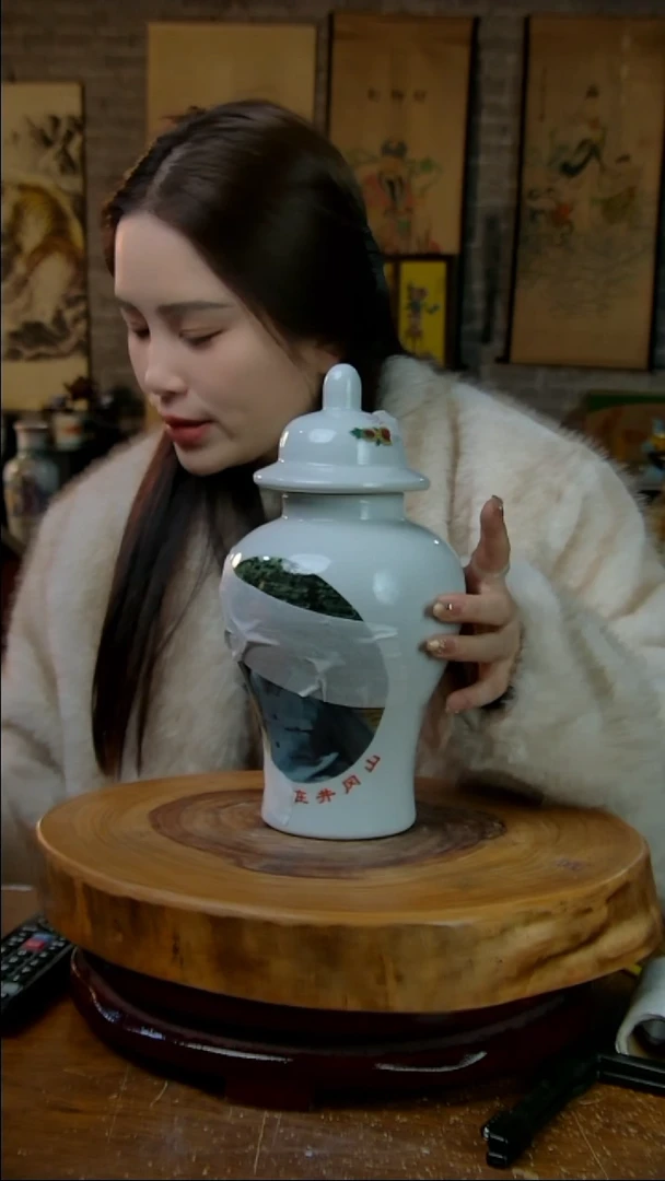 摆件陶在井冈山将军罐
