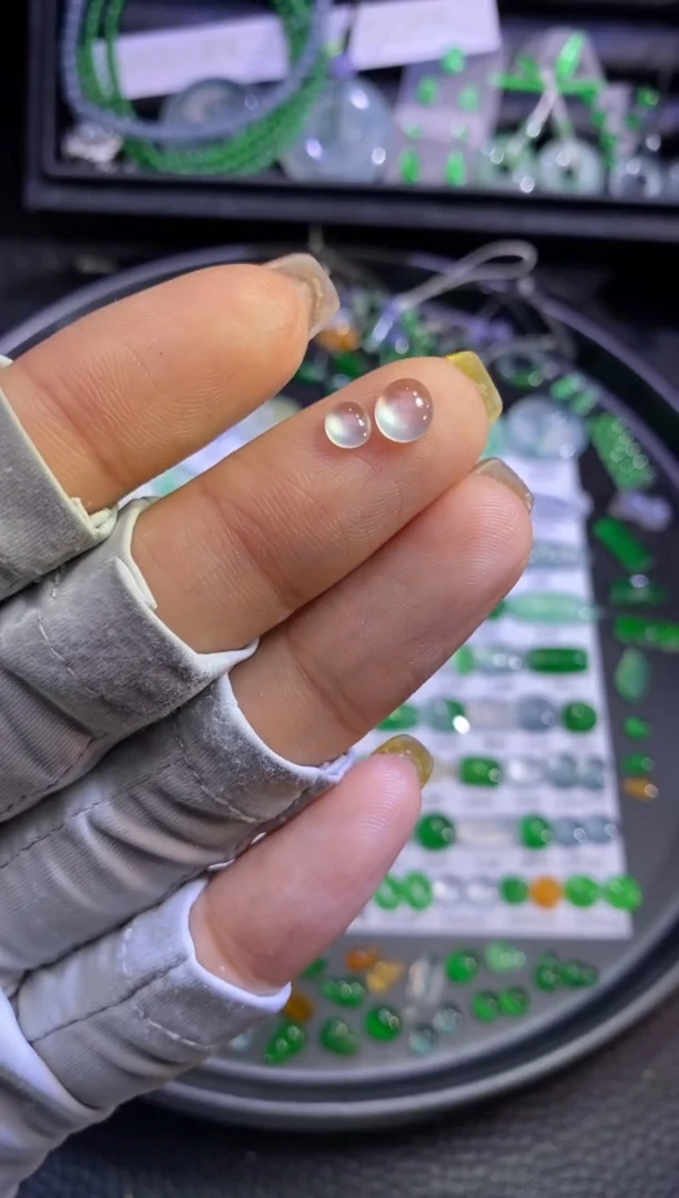 未镶嵌挂件翡翠蛋面