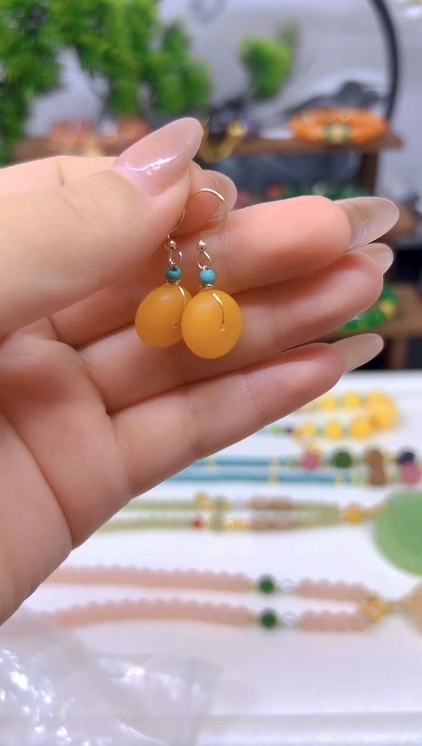 14K金镶嵌蜜蜡耳饰E06