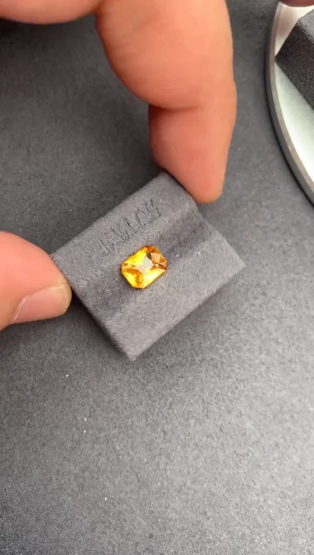 裸石彩色蓝宝石2ct黄蓝宝  定制   AH