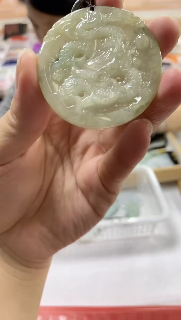 颈饰未镶嵌翡翠龙牌