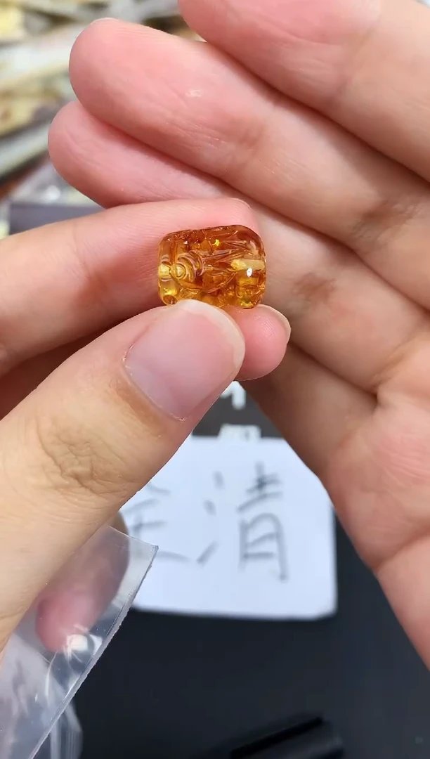 蜜蜡未镶嵌珠宝奇石25