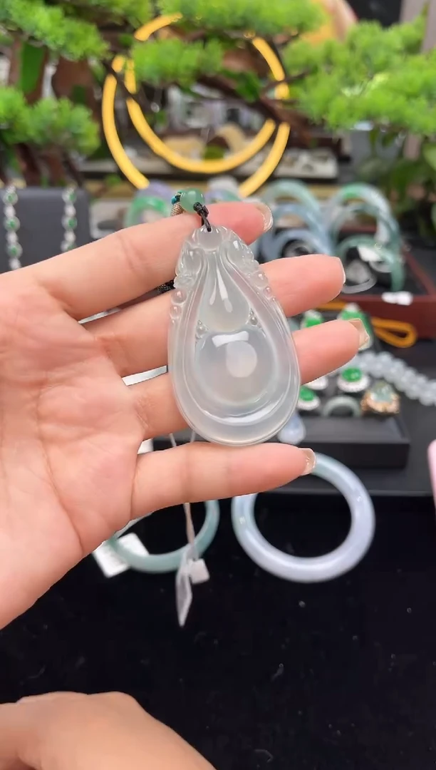 颈饰未镶嵌翡翠吊坠