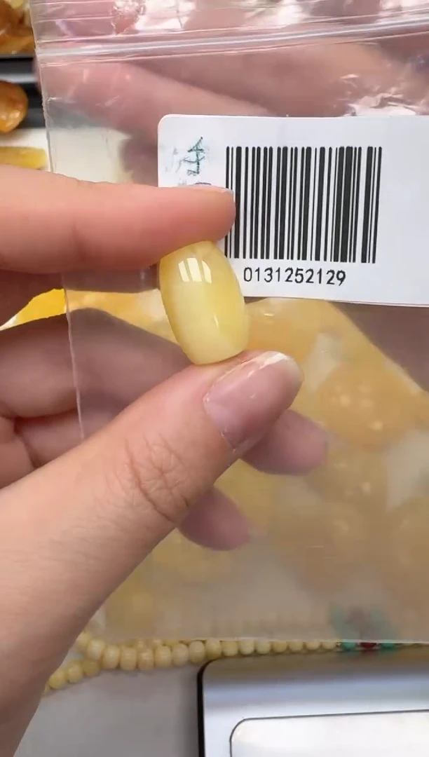 裸石琥珀未镶嵌如图