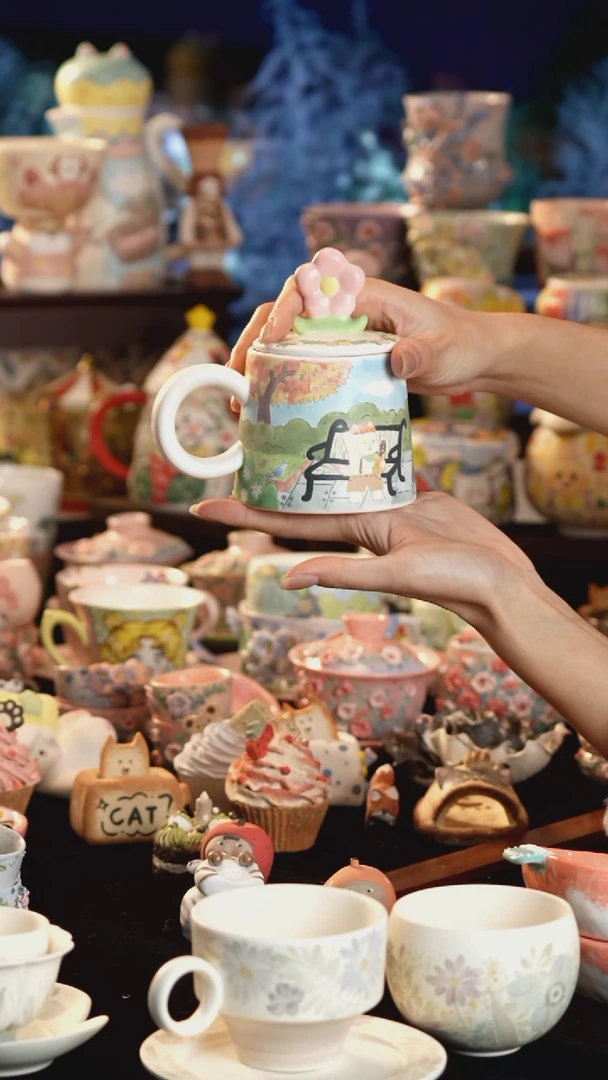 摆件陶景德镇釉下彩手绘设计师款陶瓷