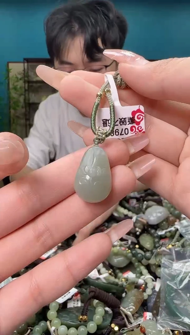 颈饰未镶嵌和田玉多样性发一