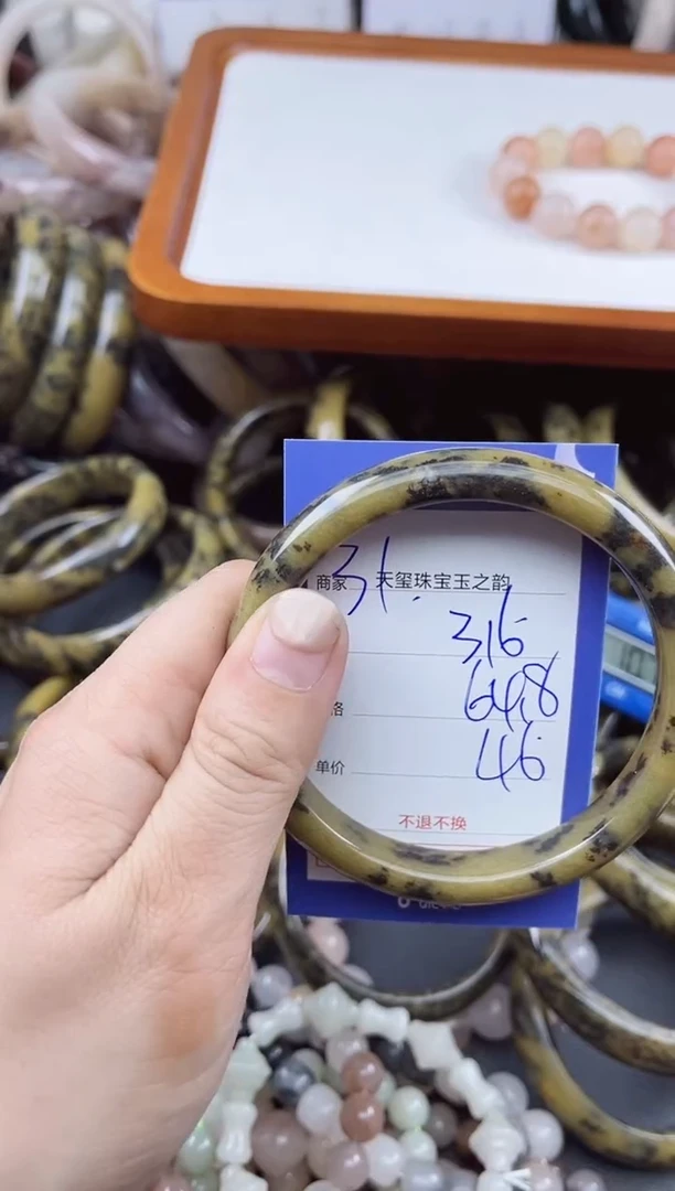 未镶嵌手镯石英质玉316