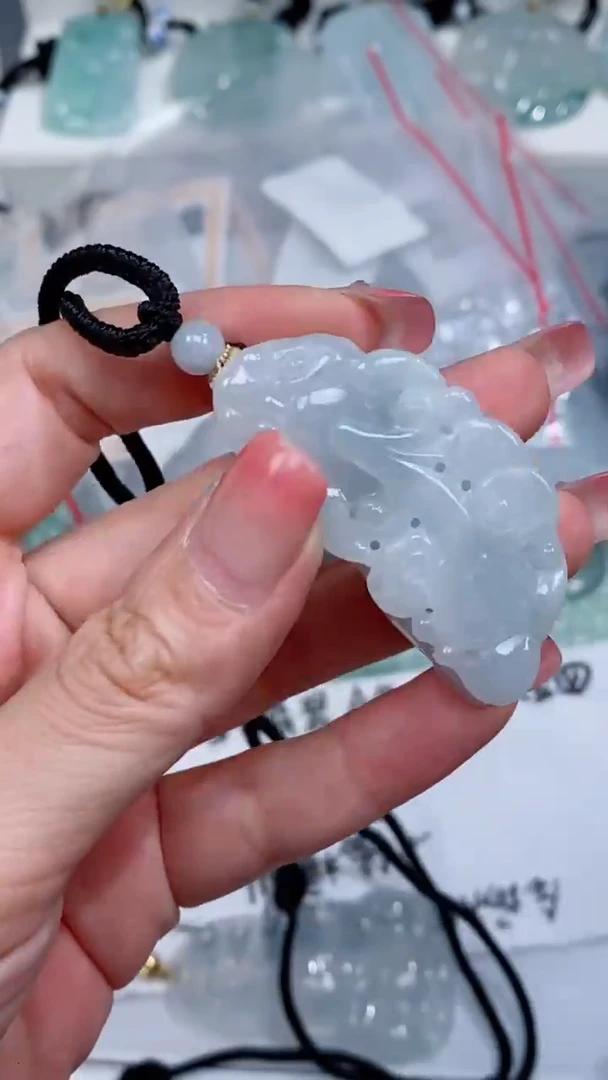 翡翠未镶嵌颈饰吊坠