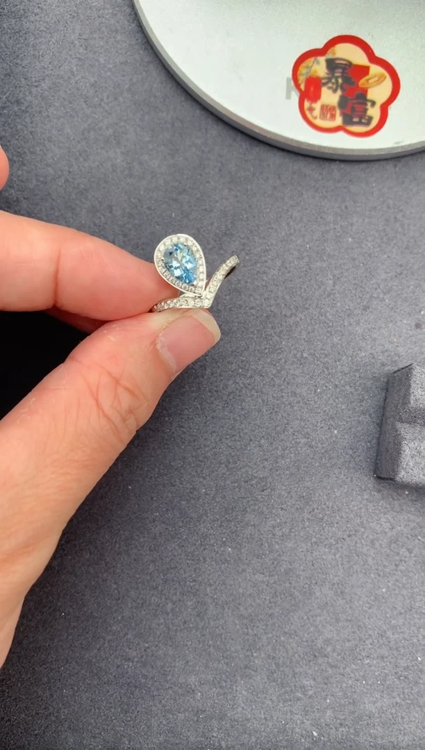【闪购商品】海蓝宝石戒指18K金镶嵌63分海蓝宝戒指