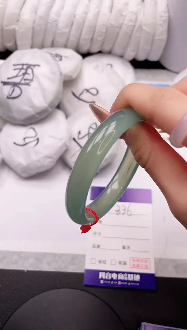 【闪购商品】石英质玉手镯未镶嵌21K336-54