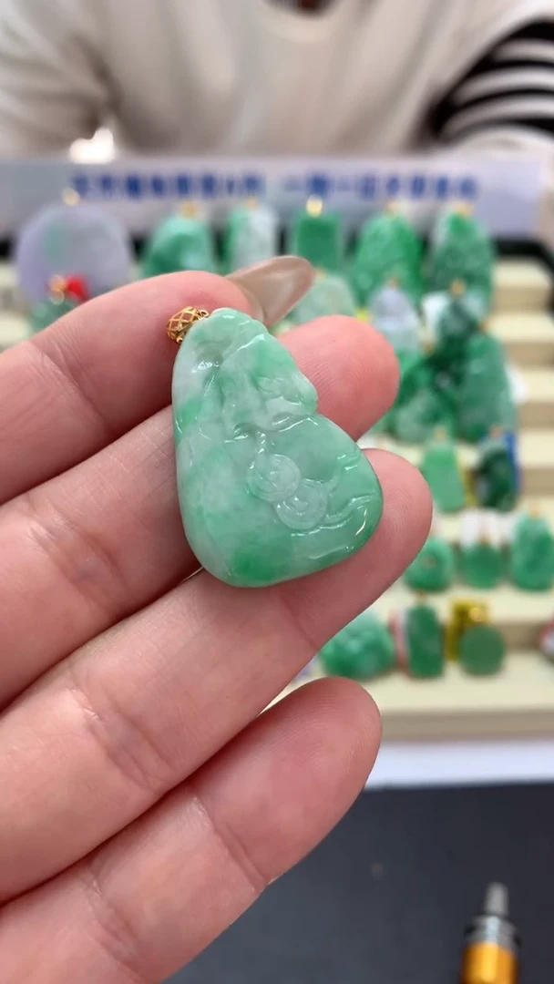 【闪购商品】翡翠吊坠(不含链)18K金镶嵌挂件