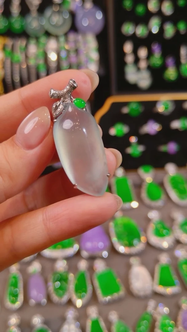 吊坠(不含链)18K金镶嵌翡翠福瓜