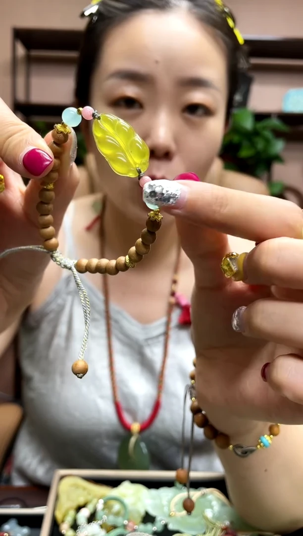 岫玉未镶嵌手牌多样性发货发其中之一