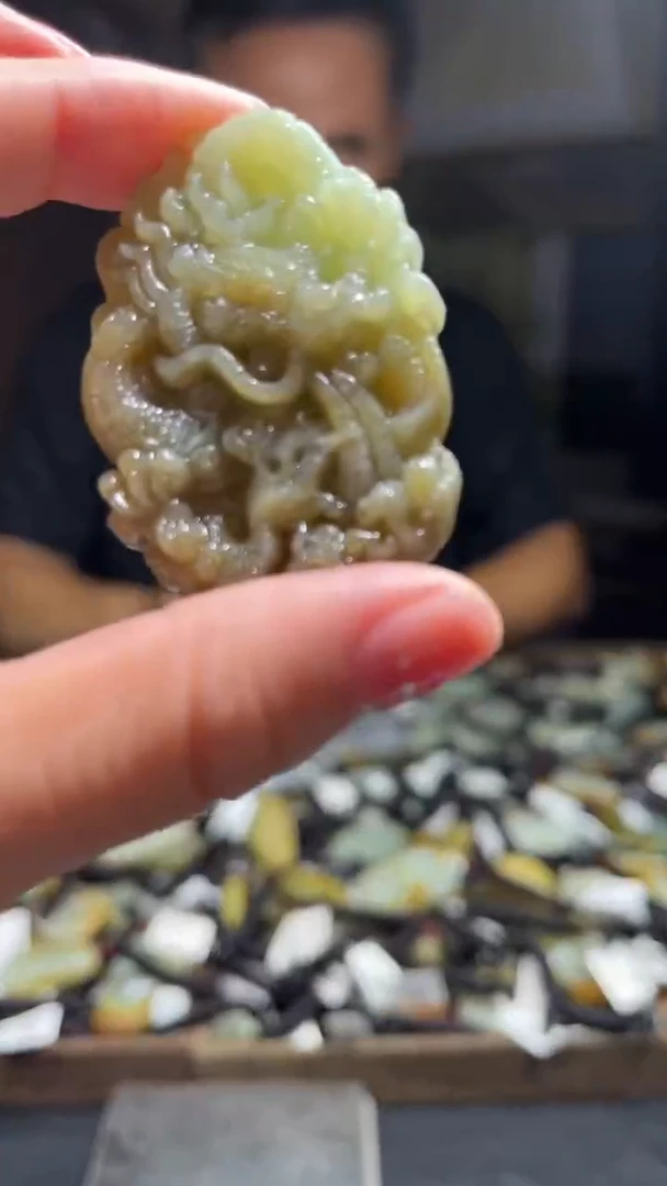 和田玉未镶嵌颈饰·