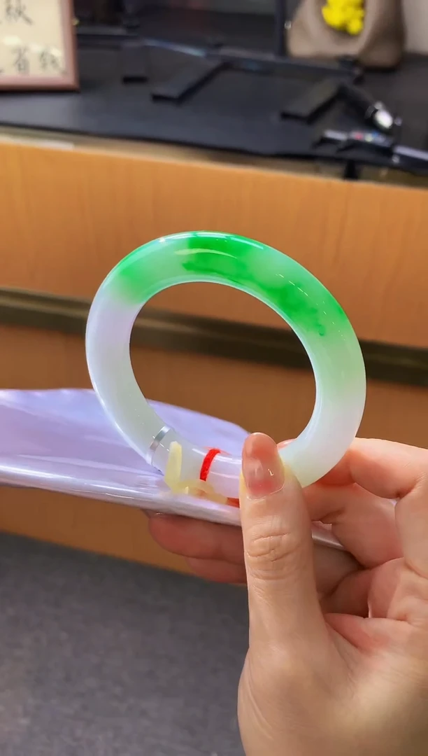 未镶嵌手镯翡翠- C194圈口 56.4全款95万 定金2万