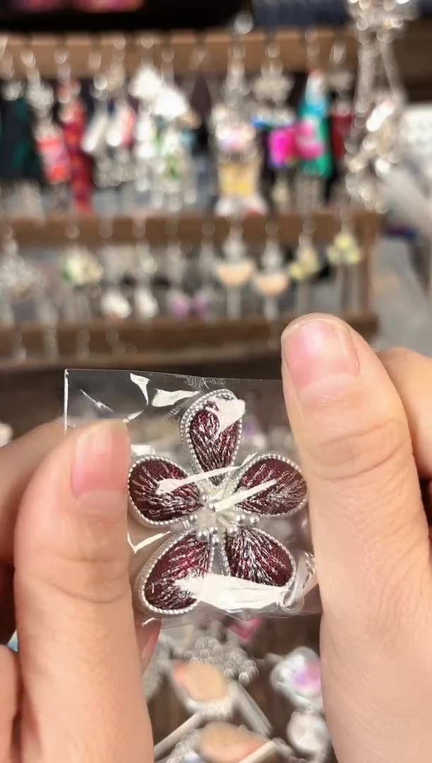 彩云南阁非遗老绣饰品280