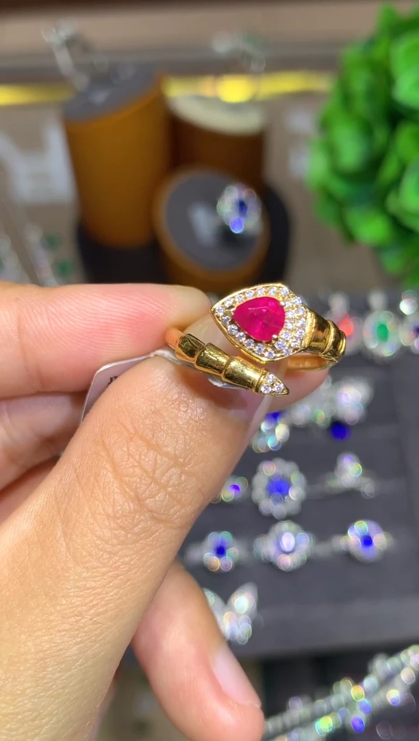 18K金镶嵌戒指红宝石0.5CT