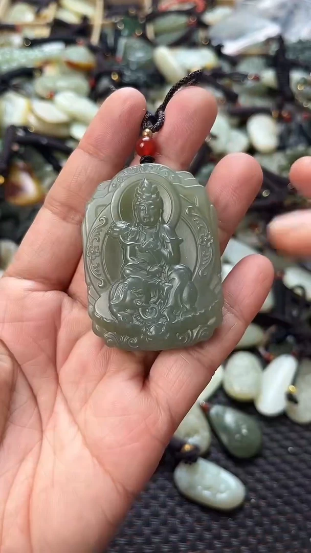 和田玉未镶嵌颈饰（多样性发一件）没有证书有瑕