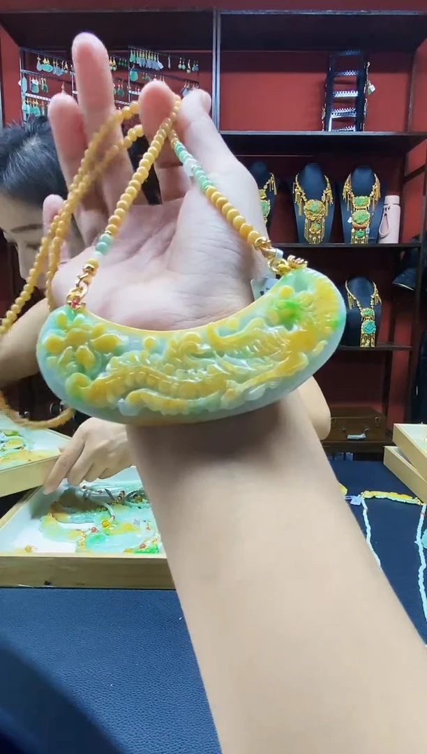 颈饰未镶嵌翡翠吊坠