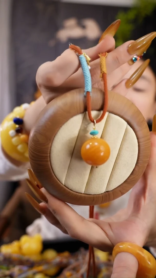 琥珀颈饰未镶嵌颈饰