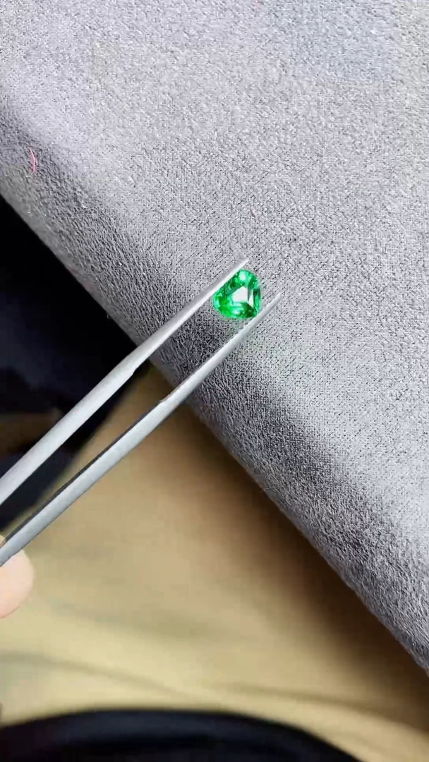 未镶嵌裸石石榴石（沙弗莱）1.03ct