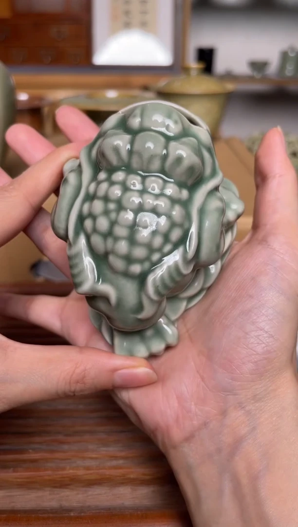 瓷器耀州窑青瓷茶宠 微瑕   金蟾