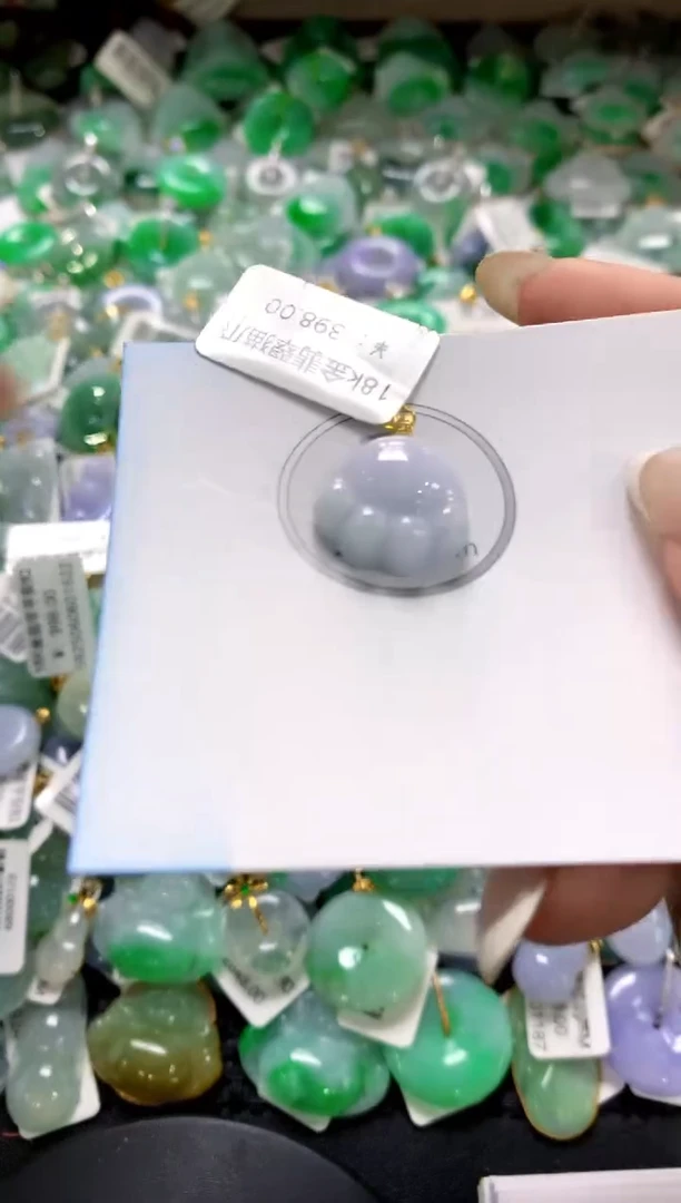 翡翠18K金镶嵌颈饰1111111111111111