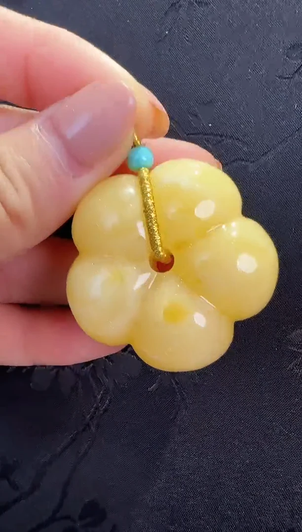 蜜蜡颈饰18K金镶嵌花花吊坠