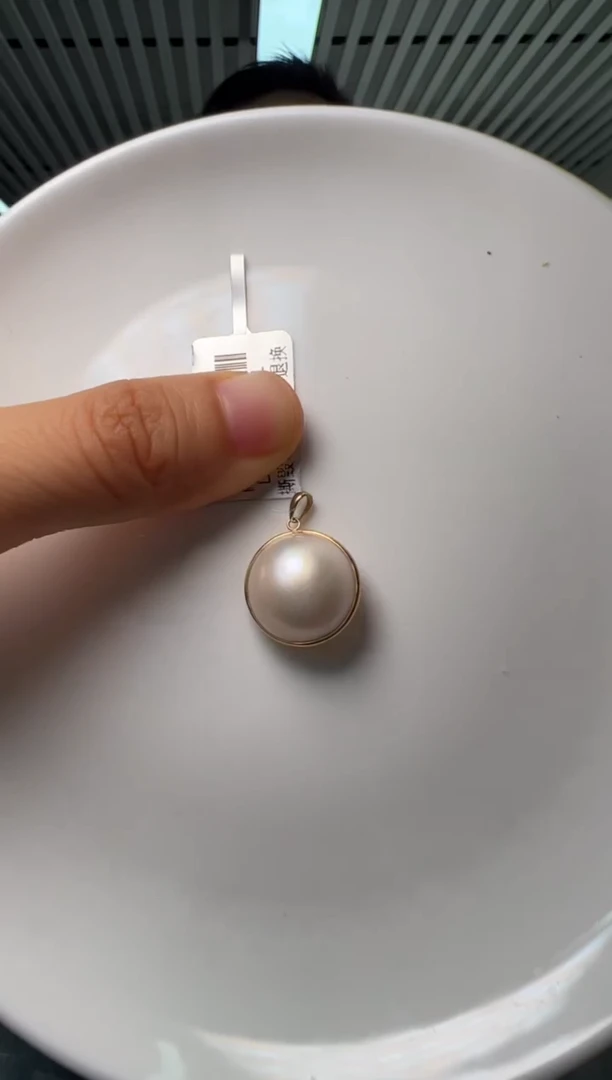 18K金镶嵌拼合珍珠（马贝珠）吊坠(不含链)瓜子扣18K金马贝珠吊坠