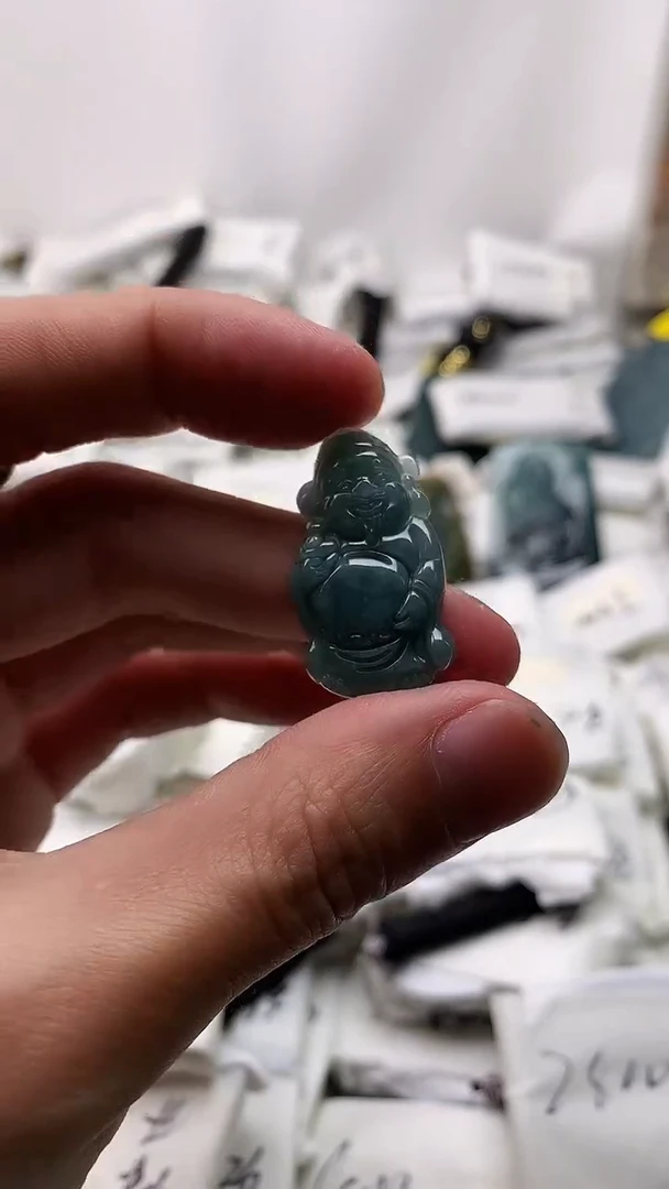 翡翠未镶嵌颈饰财神爷