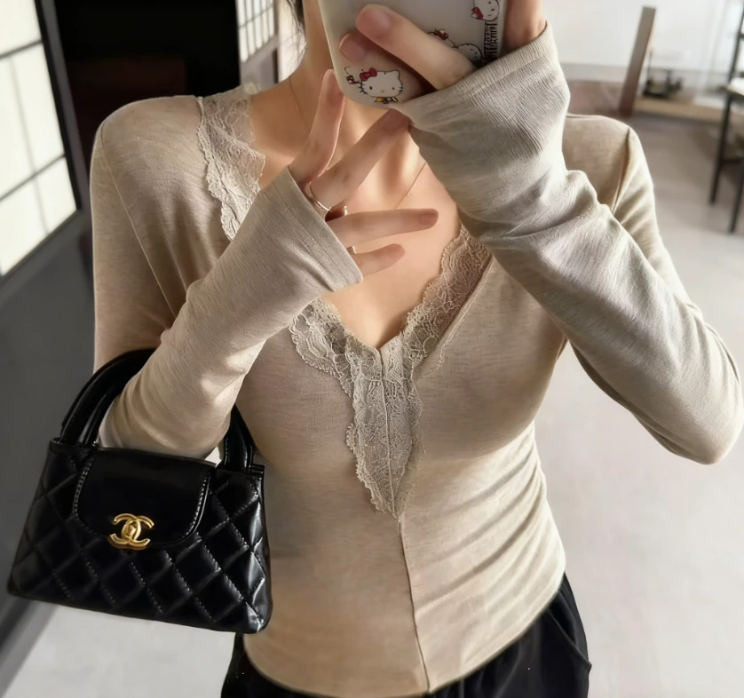 2025秋冬薄绒韩版气质拼接V领设计款修身显瘦百搭简约打底衫长袖.