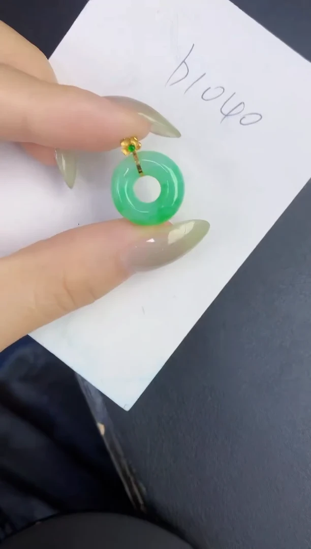 翡翠18K金镶嵌颈饰缅甸天然翡翠A货