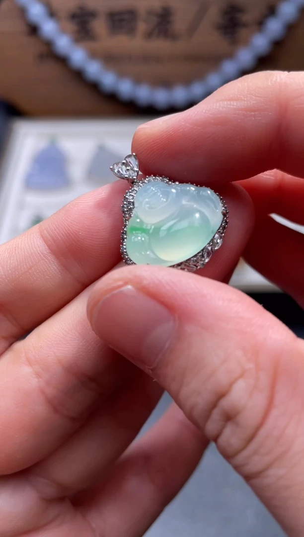 【闪购商品】翡翠颈饰18K金镶嵌32...........