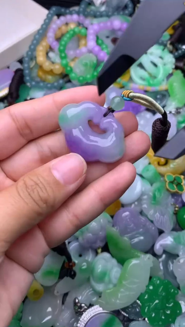 颈饰未镶嵌翡翠缅甸翡翠吊坠