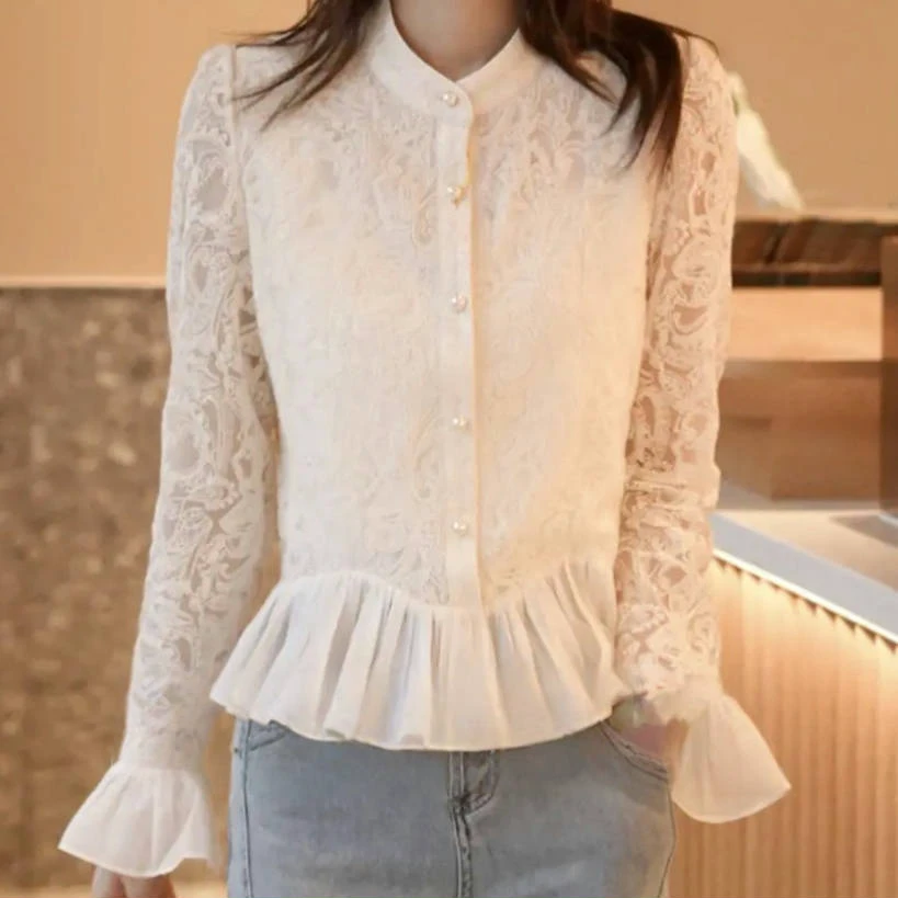 设计感无弹圆领镂空花荷叶边女式衬衫2025春款洋气套头蕾丝上衣